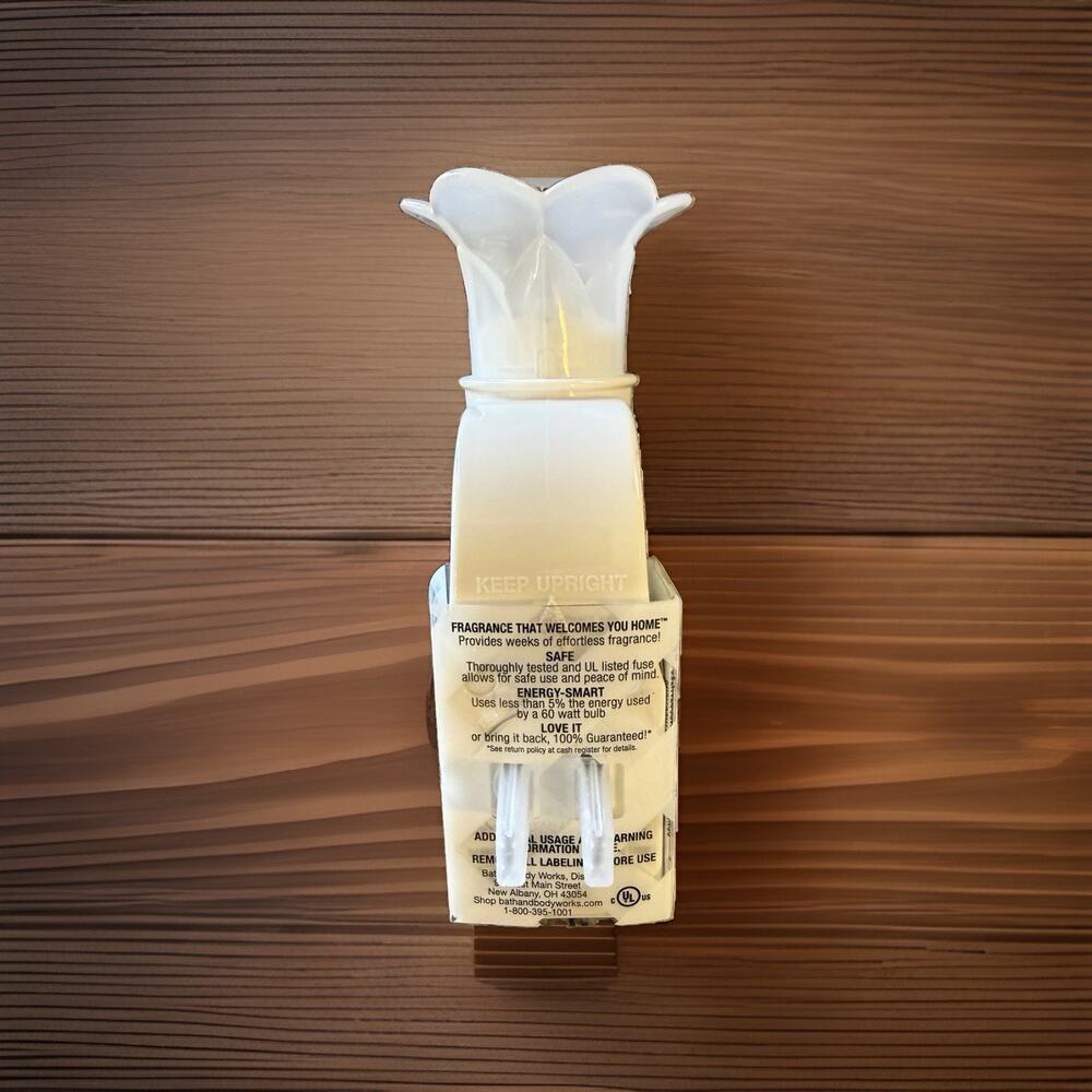 Bath and Body Works White Opaque Flower Wallflower Plug-In, NWT - Picture 8 of 8